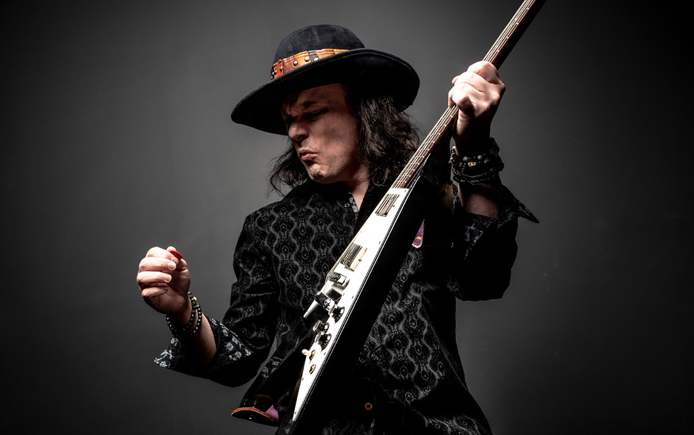 Anthony Gomes.